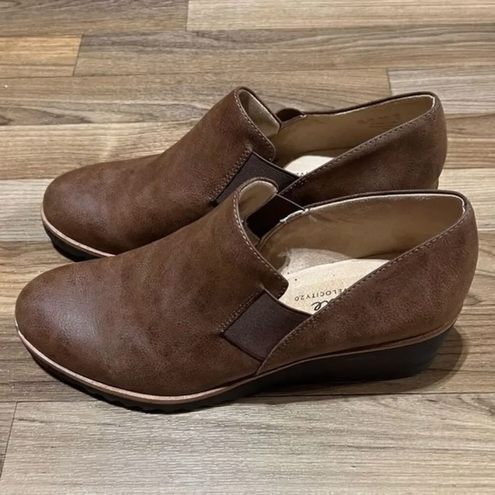 Life Stride Zora Wedge Slip on Faux Leather Upper Round Toe Brown Black Size 10W